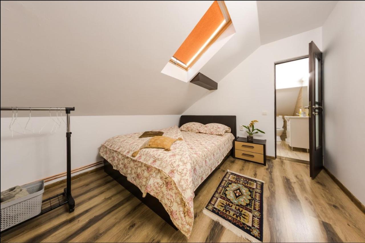 Casa De Vacanta Mirela Novaci-Străini Екстериор снимка