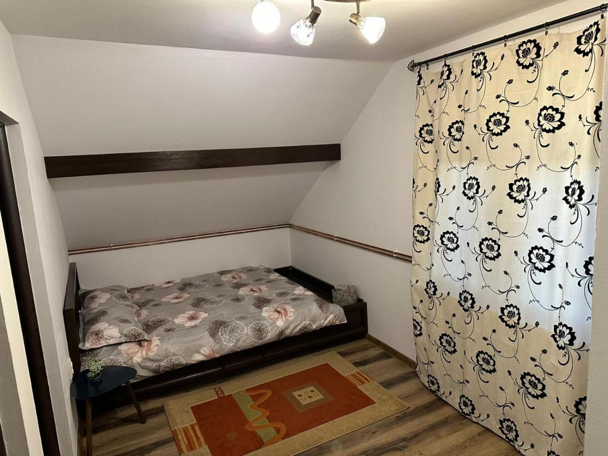 Casa De Vacanta Mirela Novaci-Străini Екстериор снимка