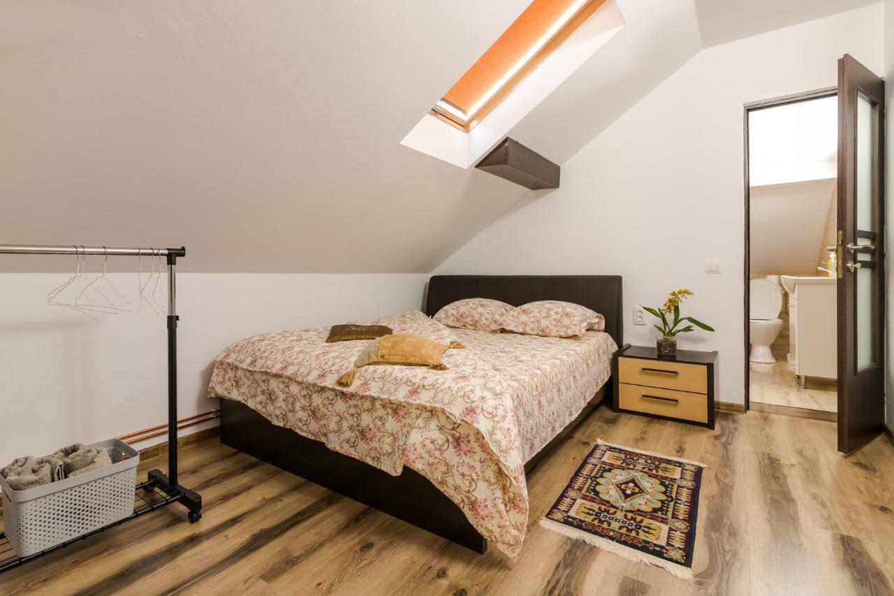 Casa De Vacanta Mirela Novaci-Străini Екстериор снимка