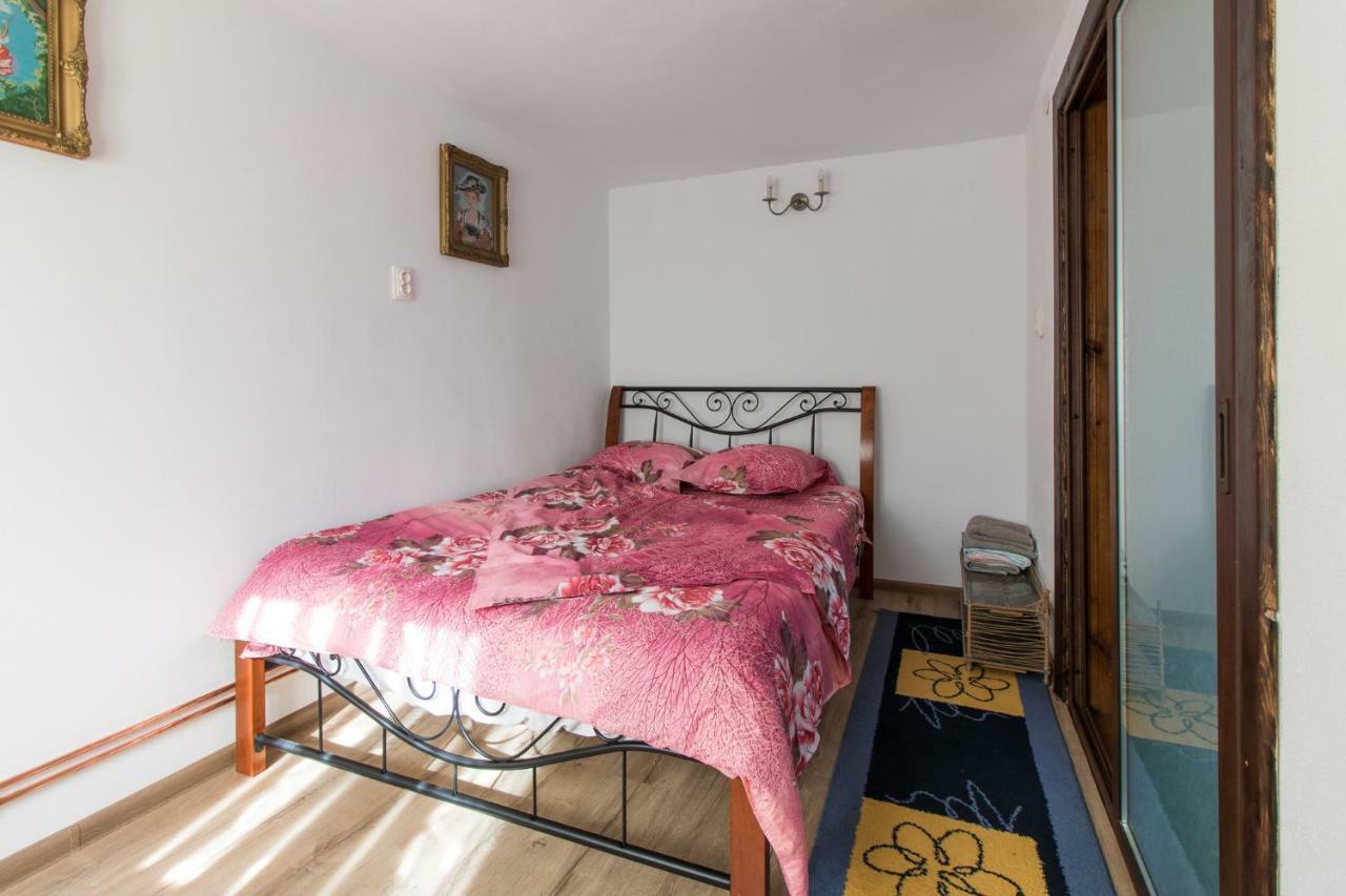 Casa De Vacanta Mirela Novaci-Străini Екстериор снимка